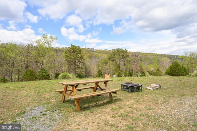 30 CLARA LN, Berkeley Springs, WV 25411