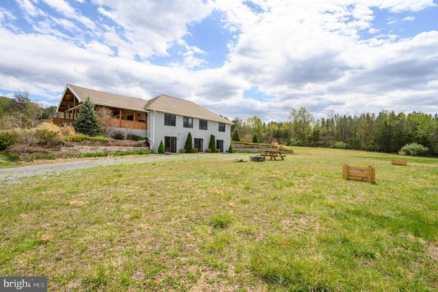 30 CLARA LN, Berkeley Springs, WV 25411