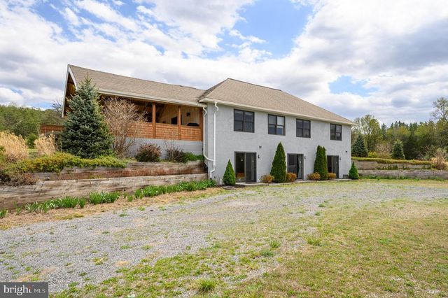 30 CLARA LN, Berkeley Springs, WV 25411