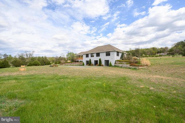 30 CLARA LN, Berkeley Springs, WV 25411