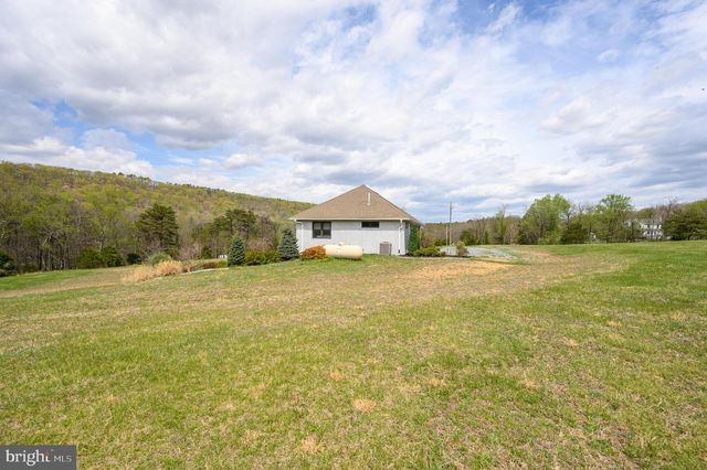30 CLARA LN, Berkeley Springs, WV 25411