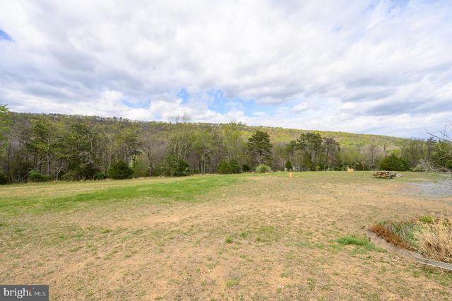 30 CLARA LN, Berkeley Springs, WV 25411
