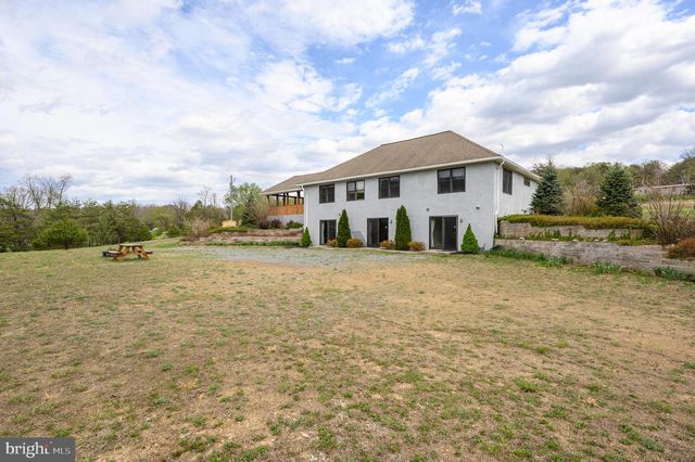 30 CLARA LN, Berkeley Springs, WV 25411