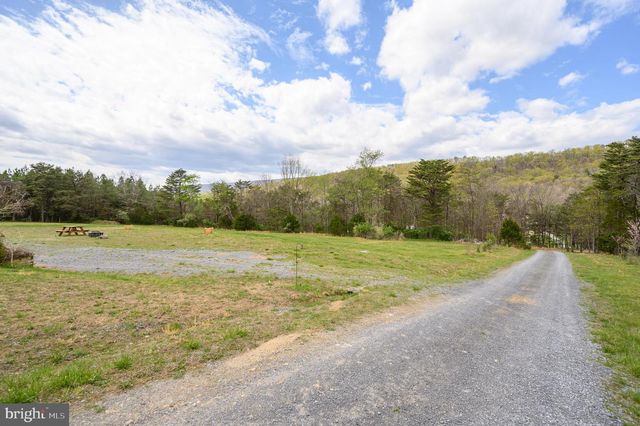 30 CLARA LN, Berkeley Springs, WV 25411