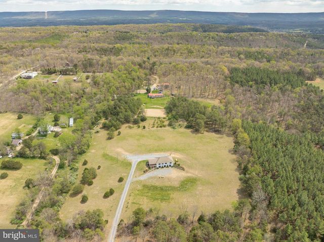30 CLARA LN, Berkeley Springs, WV 25411