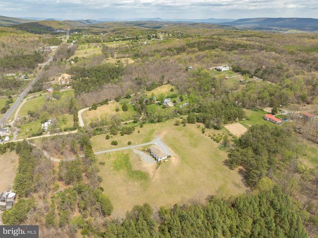30 CLARA LN, Berkeley Springs, WV 25411
