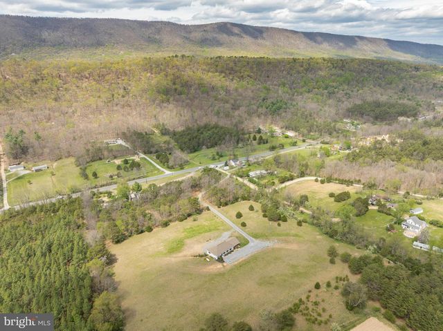 30 CLARA LN, Berkeley Springs, WV 25411