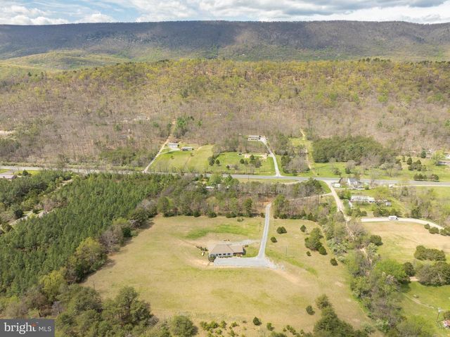 30 CLARA LN, Berkeley Springs, WV 25411