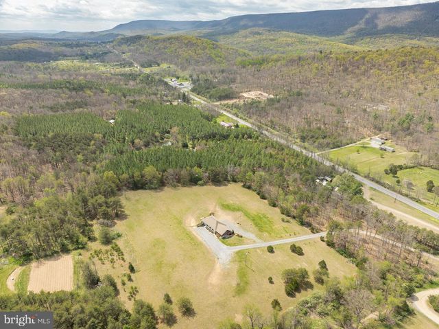 30 CLARA LN, Berkeley Springs, WV 25411