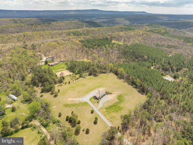 30 CLARA LN, Berkeley Springs, WV 25411