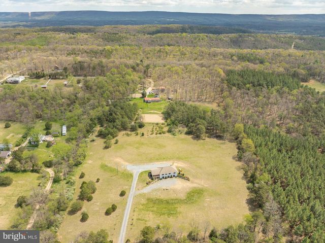 30 CLARA LN, Berkeley Springs, WV 25411