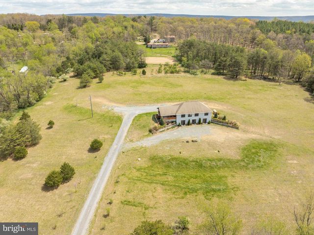 30 CLARA LN, Berkeley Springs, WV 25411