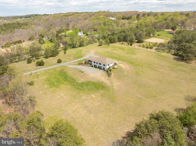 30 CLARA LN, Berkeley Springs, WV 25411
