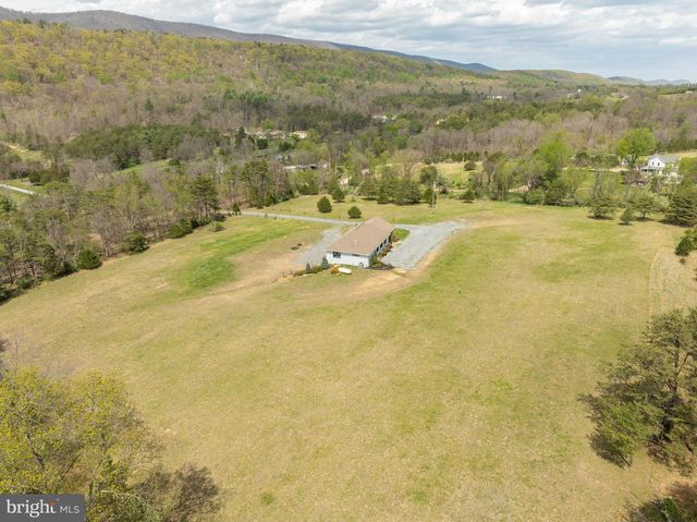 30 CLARA LN, Berkeley Springs, WV 25411