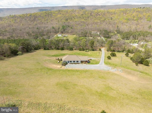 30 CLARA LN, Berkeley Springs, WV 25411