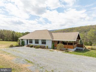 30 CLARA LN, Berkeley Springs, WV 25411