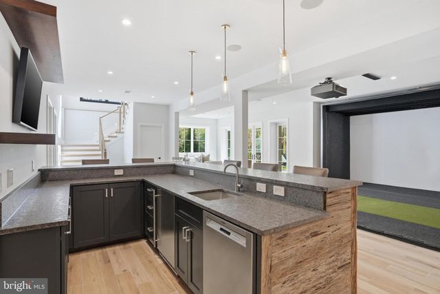 938 SAIGON RD, Mclean, VA 22102