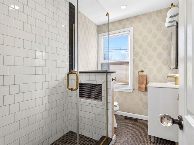 42 Oak St 42, Somerville, MA 02143