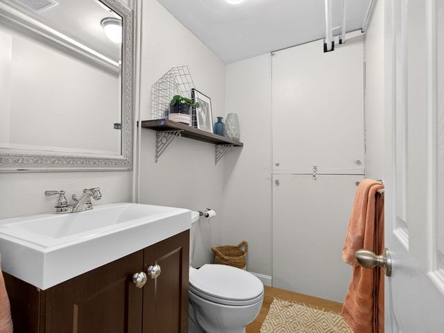 42 Oak St 42, Somerville, MA 02143