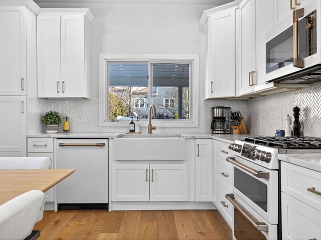 42 Oak St 42, Somerville, MA 02143