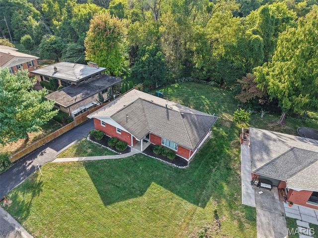 16 Londonderry Drive, Fairview Heights, IL 62208