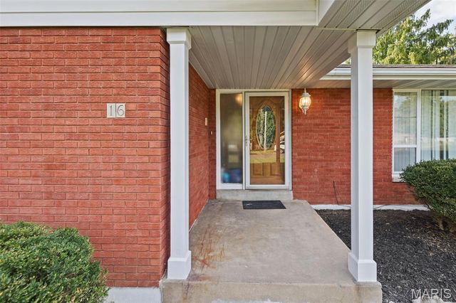 16 Londonderry Drive, Fairview Heights, IL 62208