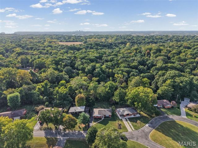 16 Londonderry Drive, Fairview Heights, IL 62208