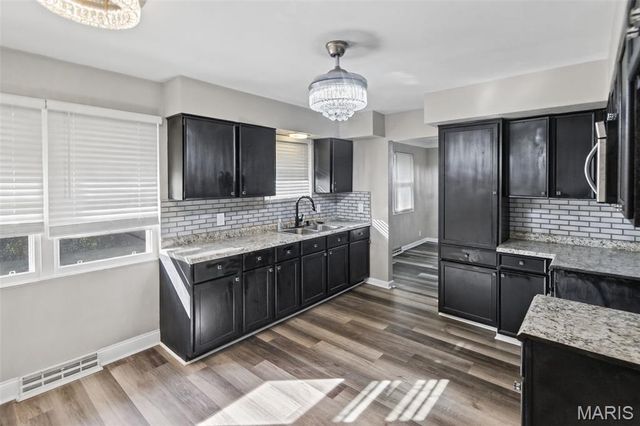 16 Londonderry Drive, Fairview Heights, IL 62208