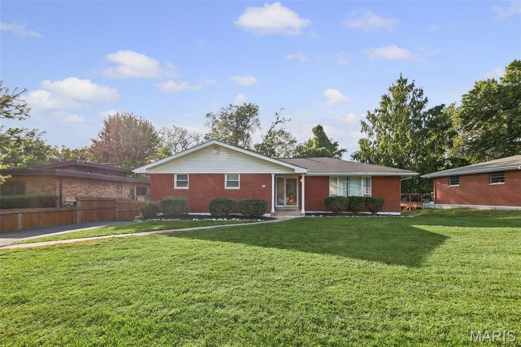 16 Londonderry Drive, Fairview Heights, IL 62208