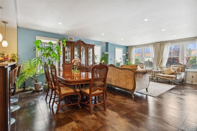 225 E Walnut Street 1, Long Beach, NY 11561