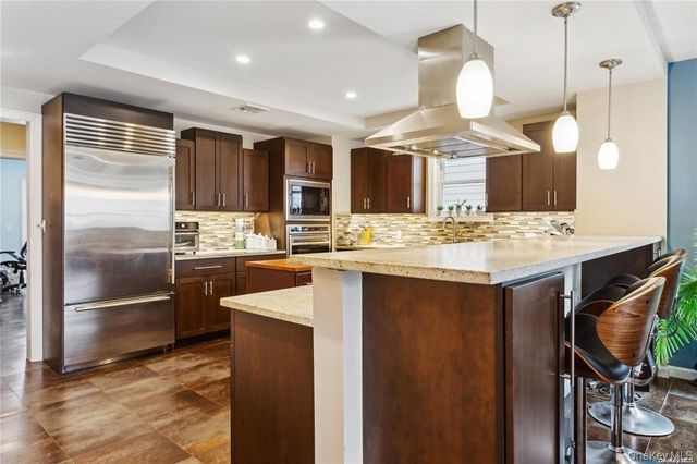 225 E Walnut Street 1, Long Beach, NY 11561