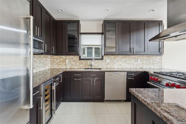 225 E Walnut Street 1, Long Beach, NY 11561