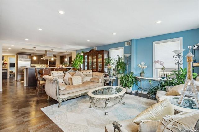 225 E Walnut Street 1, Long Beach, NY 11561