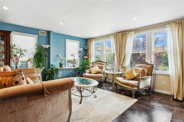 225 E Walnut Street 1, Long Beach, NY 11561