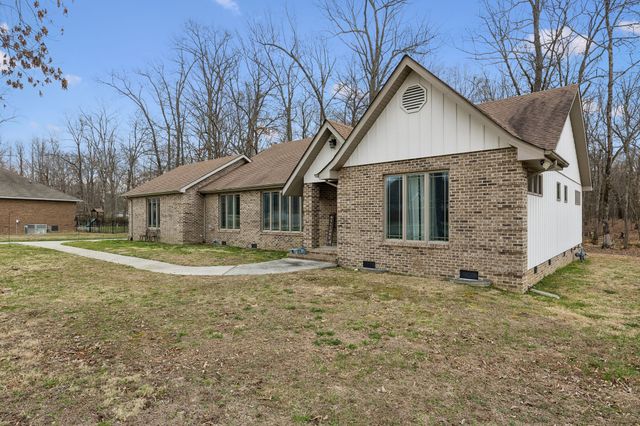 203 Woodson Dr, Tullahoma, TN 37388