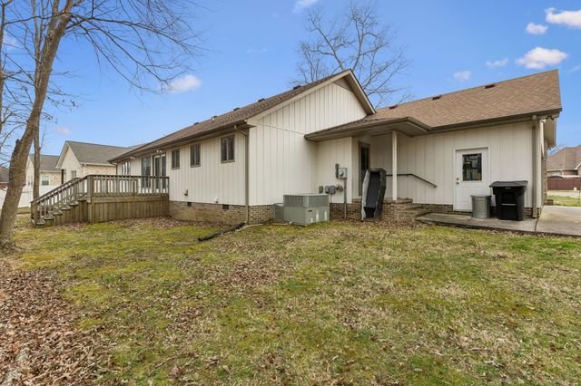 203 Woodson Dr, Tullahoma, TN 37388