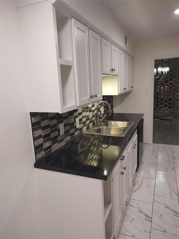 13150 Trail Hollow, Houston, TX 77079