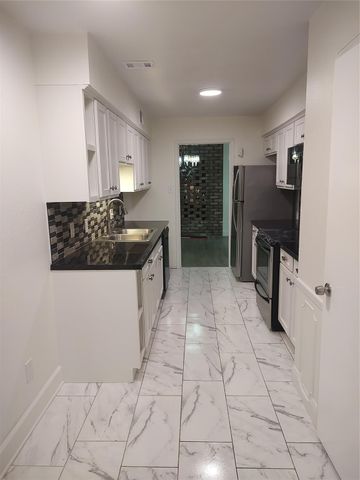 13150 Trail Hollow, Houston, TX 77079