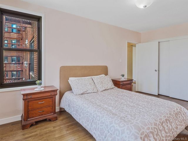 84-01 Main Street 506, Briarwood, NY 11435