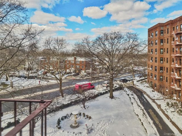 84-01 Main Street 506, Briarwood, NY 11435