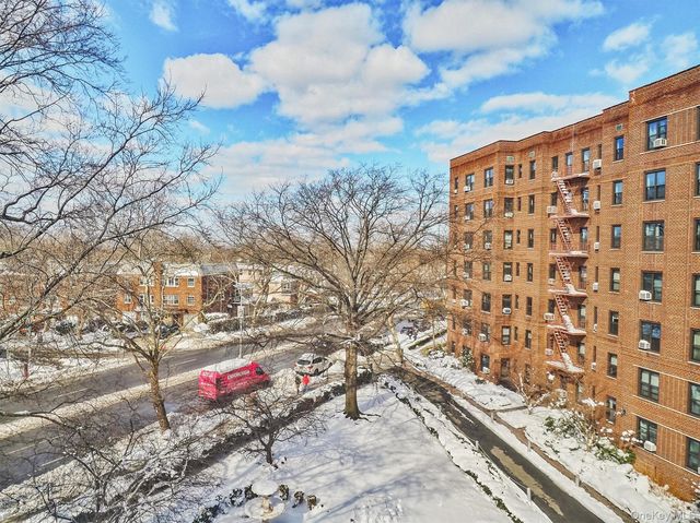84-01 Main Street 506, Briarwood, NY 11435