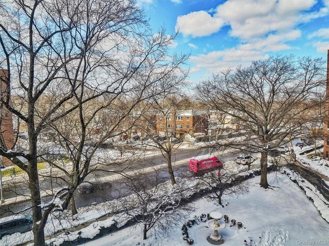 84-01 Main Street 506, Briarwood, NY 11435