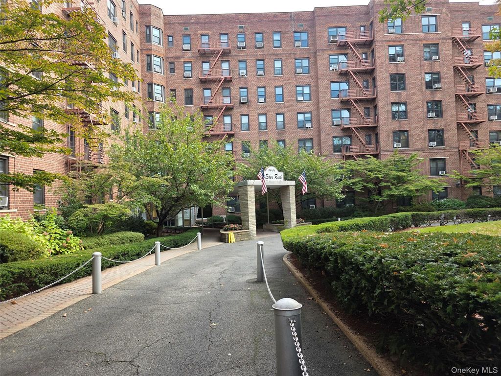 84-01 Main Street 506, Briarwood, NY 11435