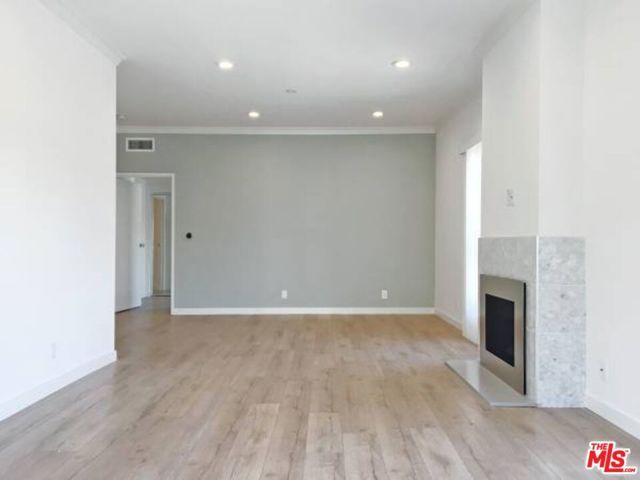 301 S SWALL Drive 103, Los Angeles, CA 90048