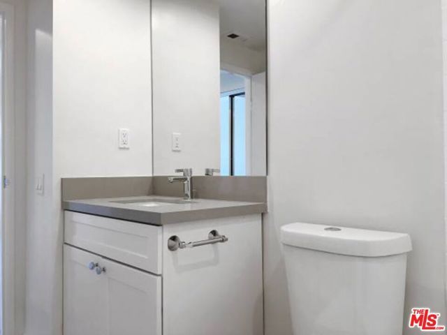 301 S SWALL Drive 103, Los Angeles, CA 90048