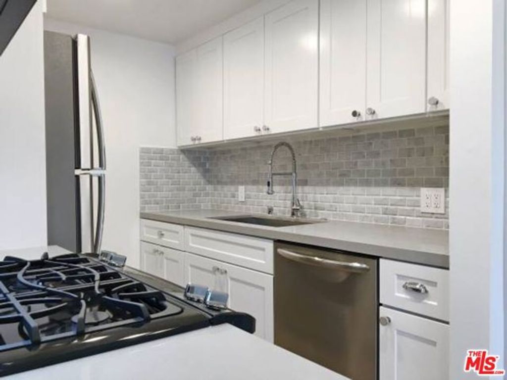 301 S SWALL Drive 103, Los Angeles, CA 90048