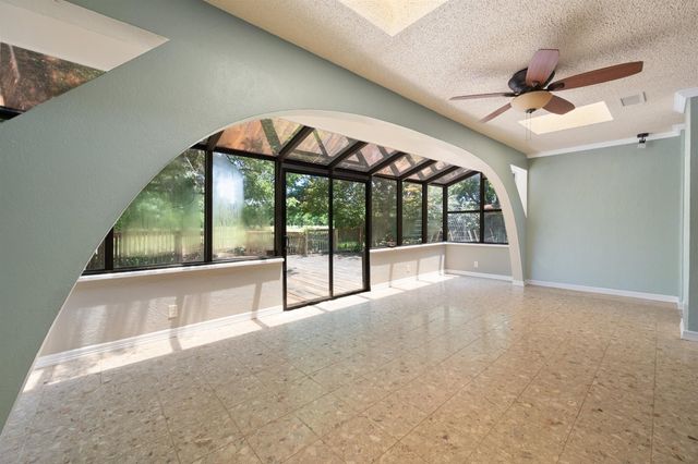 2211 Southcrest Drive, Arlington, TX 76013