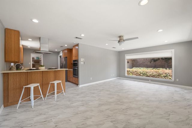 2211 Southcrest Drive, Arlington, TX 76013