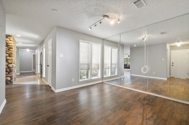 2211 Southcrest Drive, Arlington, TX 76013