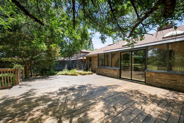 2211 Southcrest Drive, Arlington, TX 76013